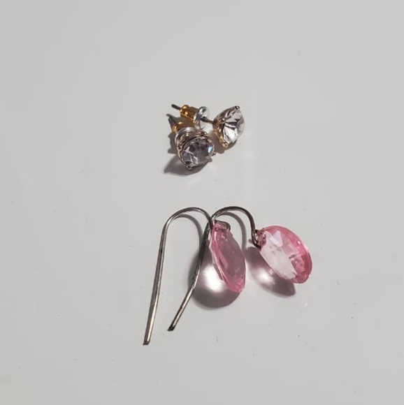 4/20 Light Pink Crystal Teardrop and Silver Stud Earrings. 🌴 - Picture 2 of 5